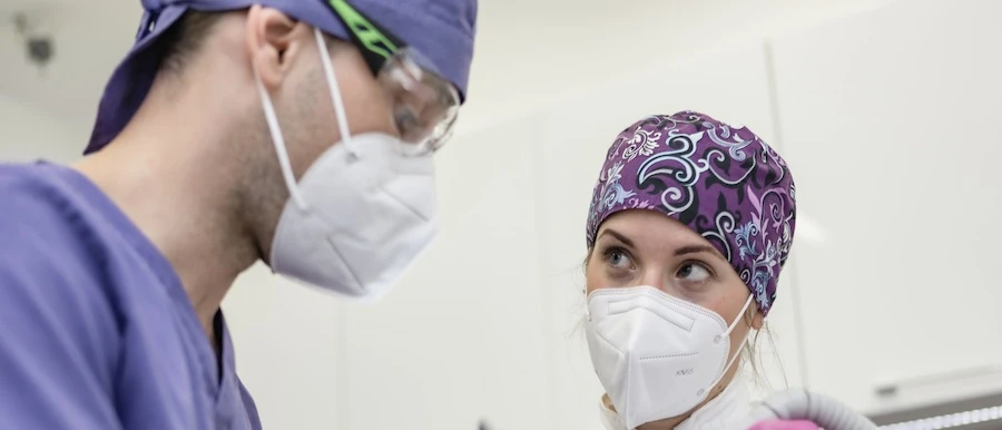 Bölcsességfog húzás közben